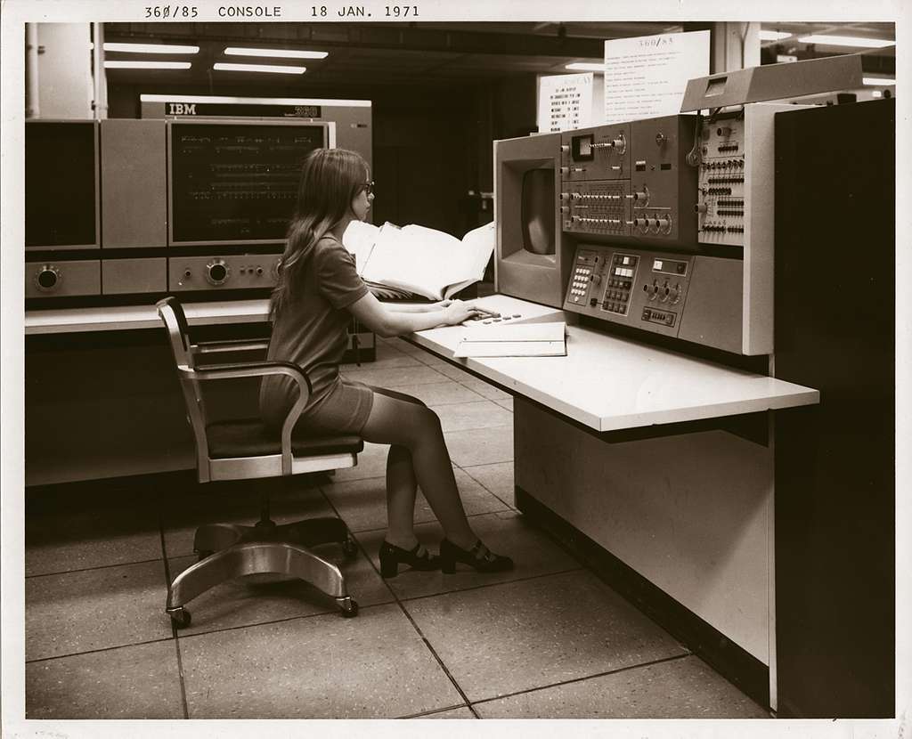 Vintage mainframe computer